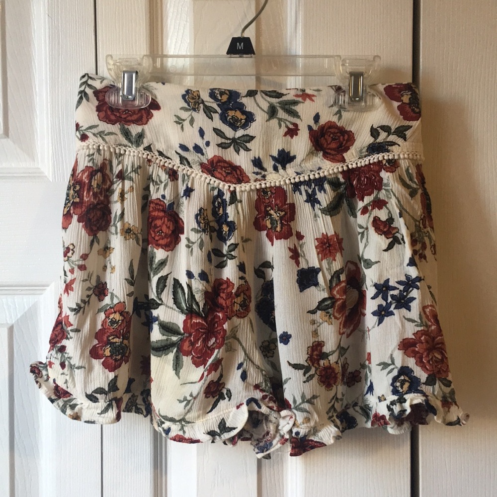American Eagle Floral Print Ruffle Shorts